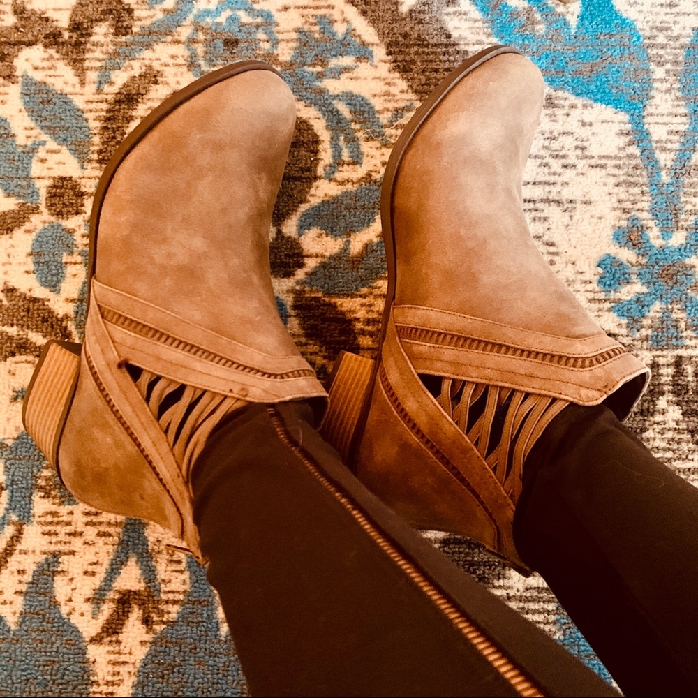 ❌SOLD❌Lane Bryant suede cut out ankle booties - Picture 7 of 8